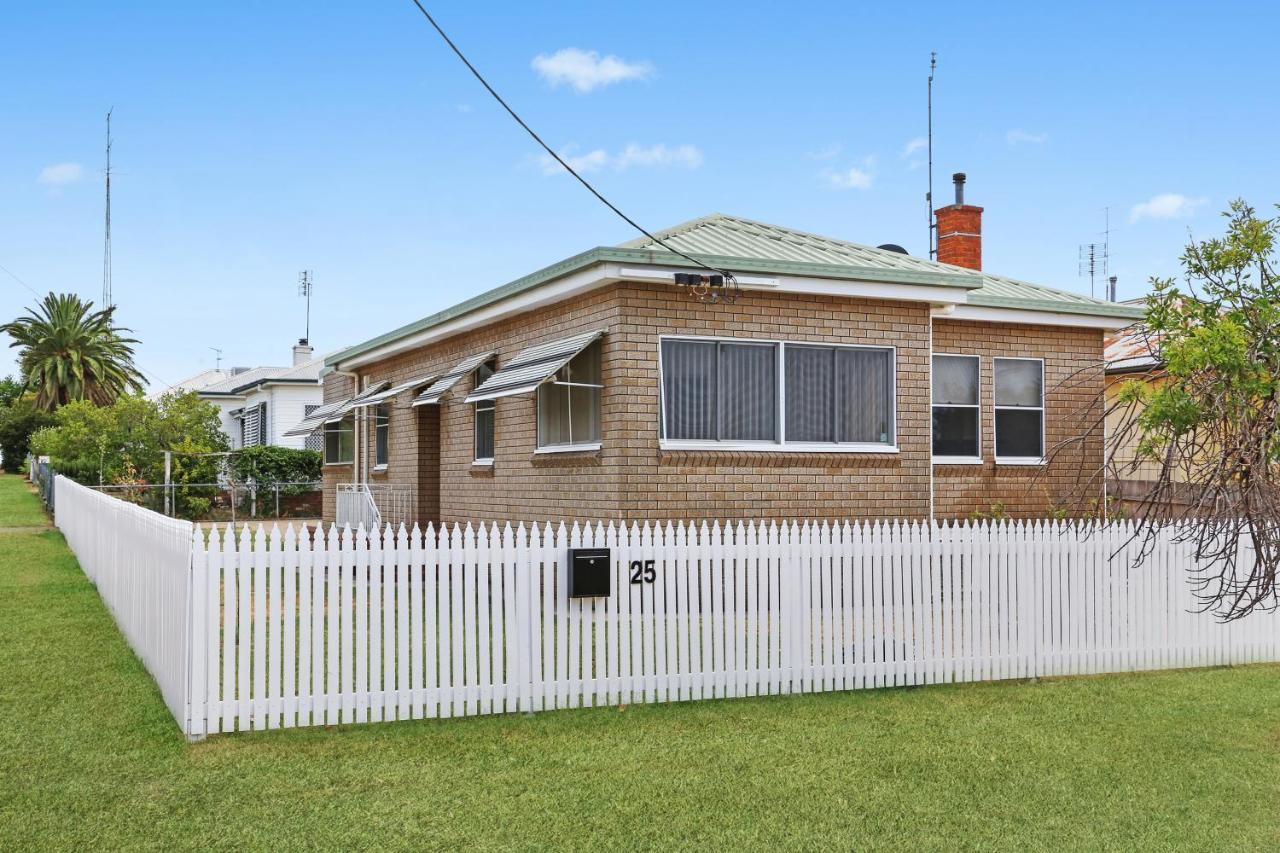 King'S Park Villa Tamworth Exterior foto